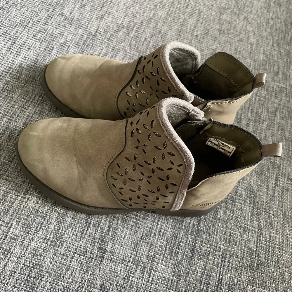 OshKosh girl Tan Ankle Boots with Cutout Design size 10 grayish brown play wear